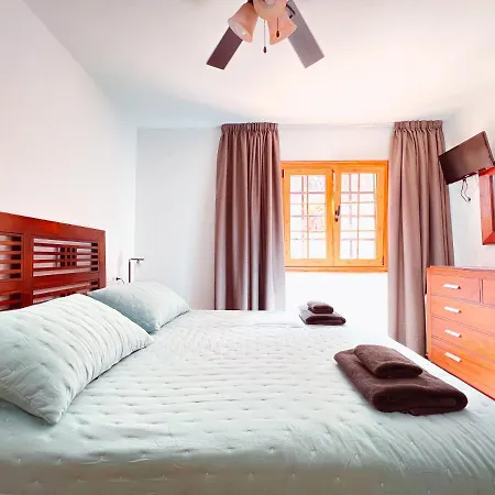 Apartment One Bedroom Apartment On First Line Of El Duque Beach, Pd01