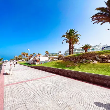 Apartment One Bedroom Apartment On First Line Of El Duque Beach, Pd01 *
