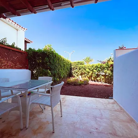 Apartment One Bedroom Apartment On First Line Of El Duque Beach, Pd01