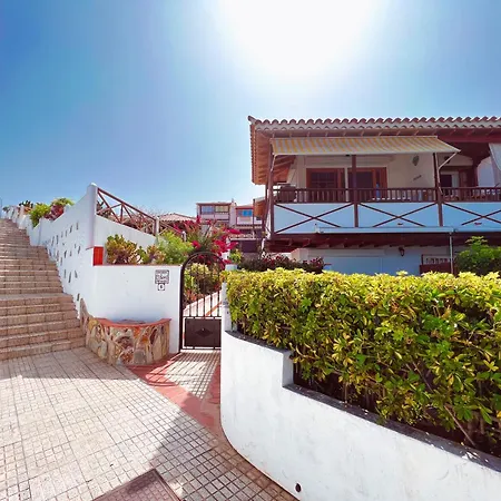 Apartment One Bedroom Apartment On First Line Of El Duque Beach, Pd01