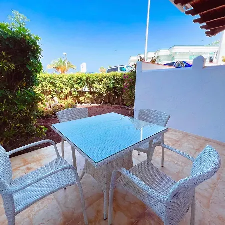 One Bedroom Apartment On First Line Of El Duque Beach, Pd01 Lägenhet *