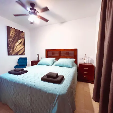 One Bedroom Apartment On First Line Of El Duque Beach, Pd01 *