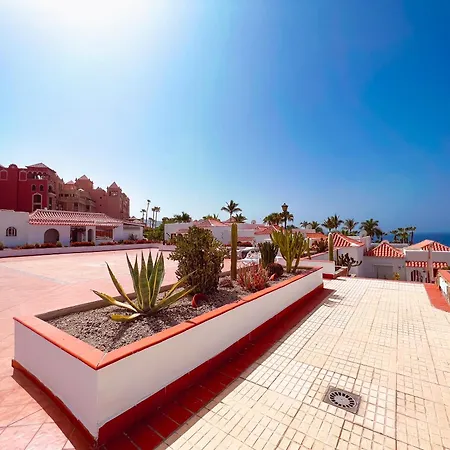 Apartamento One Bedroom Apartment On First Line Of El Duque Beach, Pd01