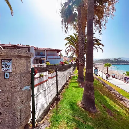 One Bedroom Apartment On First Line Of El Duque Beach, Pd01 *
